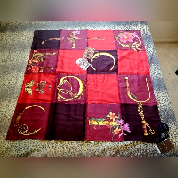 NWT Gucci Silk Scarf with box - Picture 5 of 13
